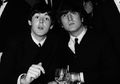Ngeri! John Lennon Pernah Minta Paul McCartney Lakukan Ini di Otaknya!