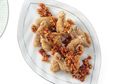 Sedap Gurih Sayap Ayam Goreng Tabur Bawang, Pas untuk Santap Malam