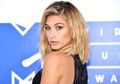 Ini 6 Rutinitas Skincare Hailey Baldwin. Simpel & Enggak Ribet!