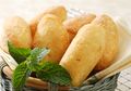 Variasikan Sarapan dan Bekal Si Kecil Esok dengan Roti Goreng Kelapa yang Nikmat Rasanya
