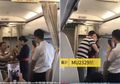 Pramugari Dilamar Pacarnya Saat Penerbangan, Sayangnya Momen Romantis Itu Berakhir Tragis