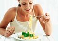 Hobi Makan Pasta Bisa Percepat Menopause, Perempuan Hati-hati ya!