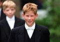 Yuk Intip Potret Masa Kecil Pangeran Harry, Ternyata Bikin Gemas!