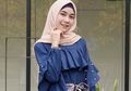 Style Fashion Hijab Feminin ala Anisa Rahma dengan Pilihan Outfit Gamis di Bawah Harga 300 Ribu Rupiah
