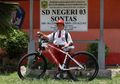 Setiap Hari Melintas Indonesia-Malaysia, Nursaka Akhirnya Dapat Hadiah Sepeda dari Jokowi