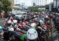 Jika Helm Hilang di Parkiran Ternyata Kita Bisa Menuntut Pengelola Parkir untuk Ganti Rugi, Ini Aturannya