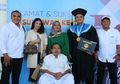 Lama Tak Muncul di Layar Kaca, Mat Solar Bajaj Bajuri Hadiri Wisuda Anaknya dengan Kursi Roda