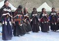 Mengintip Tradisi Berbagi Istri di Sebuah Desa Terpencil Himalaya