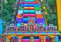 272 Anak Tangga Kuil di Batu Caves, Kini Jadi Warna-warni, lo!
