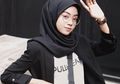 Contek Gaya Selebgram Meirani Amalia dengan Pilihan Celana Motif Gingham dan Blazer Harga Terjangkau