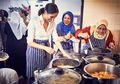Sering Berkunjung ke Pengungsian, Meghan Markle Bantu Korban Kebakaran Lewat Buku Resep Masakan