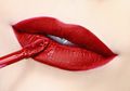 Gunakan 4 Lipstik Matte yang Cocok Buat Bibir Kering Pecah-pecah!