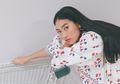 Tampil Stylish Saat Liburan dengan Outfit Floral ala Alika Islamadina