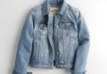 Ini 3 Zodiak yang Bisa Terlihat Stylish Saat Memakai Denim Jacket!