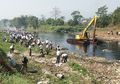 Inikah Mesin Pengeruk Sampah Bikinan Pindad yang akan Digunakan Ridwan Kamil Angkut Sampah di Citarum?