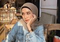 Hijabers, Tiru 6 Padu Padan Kemeja buat ke Kampus ala Selebgram Rizky Amelia Ini!