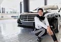 Sama-sama Pencinta Mercedez Benz, Segini Beda Harga Mobil BJ Habibie dan Nikita Mirzani