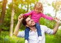 Membesarkan Anak Perempuan yang Tangguh, Lakukan 8 Hal Ini Dads!