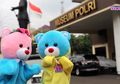 Tak Sempat Pergi ke Tempat Seru? Tonton Saja Videonya Bersama Mombi!