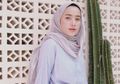 Contek Gaya Kasual Selebgram Ashry Rabani dengan Pilihan Stripe Shirt dan Celana Kulot Harga Terjangkau!