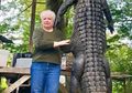Hanya Dengan Satu Tembakan, Nenek ini Buru Buaya yang Memakan Kudanya