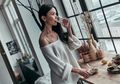 Jangan Asal! Ini Ukuran dan Waktu yang Tepat Orang Minum Ketika Makan