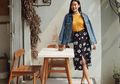 Tiru Gaya Vintage Alika Islamadina dengan Coat Denim Harga Terjangkau!