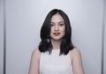 5 Inspirasi Fashion Monokrom untuk Hangout Ala Clara Bernadeth. Modis!
