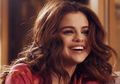 Selena Gomez Enggak Lagi Pakai 6 Fashion Item Ini! Ketinggalan Zaman!