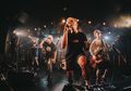 5 Momen Seru Tur Rocket Rockers di Jepang, Ozom Dikejar Godzilla!