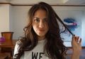 5 Gaya Santai Modis dengan Kaos Ala Pevita Pearce. Intip Yuk!