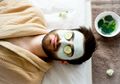 Yuk Ajak Suami Pakai 3 Masker Rumahan Ini, Ampuh Bikin Kulit Cerah!