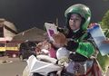 Ditinggal Suami Nikah Lagi! Ojol Wanita Bawa Dua Anaknya Mengojek, Begini Reaksinya Saat Diberi Makan Pelanggan