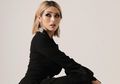 Penampilan Elegan Jessica Iskandar dengan Floral Jumpsuit di Ajang Asia’s Next Top Model