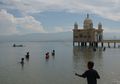 Begini Kondisi Masjid Apung di Donggala Setelah Tsunami: Bangunannya Tidak Hancur tapi Posisinya Bergeser