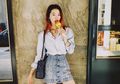 3 Pilihan Leopard Slip On Untuk Tampil Stunning ala Model Irene Kim