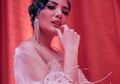 Nindy Menangkan Best Dressed di Ajang Penghargaan, Begini Gayanya!