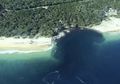 Lubang Besar Terlihat Menelan Daratan di Pantai Queensland, Apa yang Terjadi?