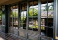 Luput dari Pengawasan Orang Tua Saat Makan Malam, Bocah 3 Tahun Ini Tewas Tertimpa Pintu Restoran
