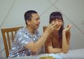 Anissa Aziza Menangis Saat Makan Masakan Raditya Dika, Kok Bisa?