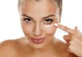 Kantong Mata Hitam? Buat Serum Pencerah dari Bahan Alami, yuk!