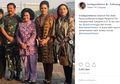 Penampilan Para Seleb Gunakan Baju Batik di Hari Batik Nasional, Mana Favorit Moms?