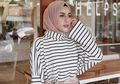 Inspirasi 5 Style Hijab dengan Celana Jeans ala Aghnia Punjabi