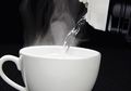 Minum Air Putih Hangat Saat Perut Masih Kosong, Rasakan 5 Manfaat Luar Biasa!