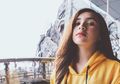 5 Fashion Outfit Kuning Ala Beby Tsabina Buat Jalan Bareng Gebetan!