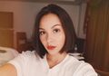 4 Gaya Kece Pacar Al Ghazali, Alyssa Daguise dengan Jaket Jeans. Tiru Yuk!