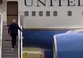 Donald Trump Jadi Bahan Tertawaan Gegara Ada Tisu Toilet yang Nyangkut di Sepatunya