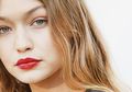 5 Makeup Item Ini Dalam Makeup Pouch Gigi Hadid & Rekomendasinya!