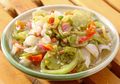 Manjakan Lidah Keluarga Pas Makan Siang dengan Pedasnya Sambal Bumbu Iris
