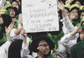 Viral! Aksi Mahasiswi Ini Bikin Sedih Usai Beri Semangat Ibunya yang Terkena Kanker